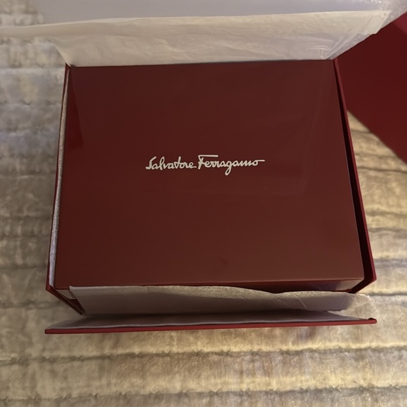 NWT Salvatore Ferragamo rose gold watch size is 8” pristine condition box n case - Picture 9 of 10